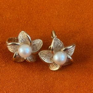 Vintage Trifari Gold Tone Flower Pearl Clip Earrings Signed Mid Century